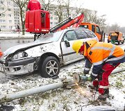 Vilniuje vertėsi &bdquo;Toyota Avensis&ldquo;, nukentėjo vairuotojas