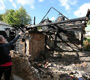 Jauna &scaron;eima po gaisro nenuleidžia rankų &ndash; nori atkurti savo namus