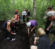 Archeologai Medvėgalio papėdėje aptiko kūlgrindą