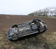 Prie Joni&scaron;kio nuo kelio nulėkė ir vertėsi dviratininko &bdquo;pabaidytas&ldquo; automobilis