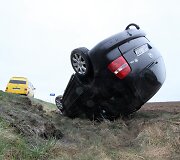 Prie Joni&scaron;kio nuo kelio nulėkė ir vertėsi dviratininko &bdquo;pabaidytas&ldquo; automobilis