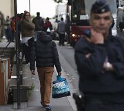 Prancūzijos policija likvidavo migrantų stovyklą Paryžiuje