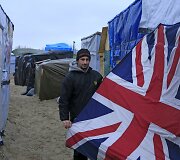 Dalis migrantų prie Kalė perkelti į jūrinius konteinerius