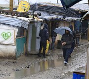 Dalis migrantų prie Kalė liko palapinėse ir savadarbiuose nameliuose