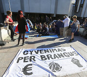 I&scaron; Kauno protestuotojai atsikraustė į V.Kudirkos aik&scaron;tę ir apsigyveno prie Vyriausybės rūmų