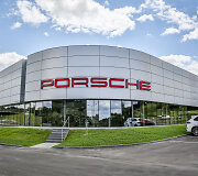 &bdquo;Porsche&ldquo; salonas Vilniuje