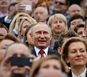 Laimingas Vladimiras Putinas Maskvos miesto &scaron;ventės metu