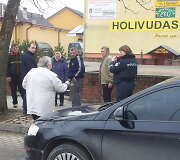 Rinkimai Lazdijų rajone: masiniai pavėžėjimai, plakatų plė&scaron;ymas, neblaivūs balsuotojai