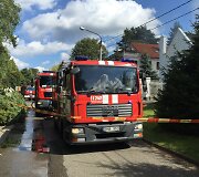 Vilniuje, Nugalėtojų gatvėje, užsidegė namo stogas