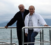 Antrąją susitikimo dieną V.Putinas su A.Luka&scaron;enka plaukiojo laivu