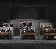 Oskaras Kor&scaron;unovas Klaipėdos dramos teatre stato spektaklį &bdquo;Mūsų klasė&ldquo;.