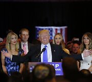 Trumpas triu&scaron;kinamai laimėjo Indianoje, Tedas Cruzas nutraukė savo kampaniją