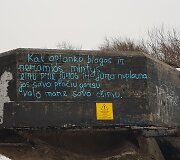 Melnragėje stovintis bunkeris vis skalaujamas jūros ir tapo pavojingas.