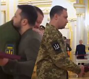 V.Zelenskis suteikė Ukrainos didvyrio vardą V.Zalužnui ir K.Budanovui