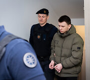 Įtariamas IKEA prekybos centro padegėjas Daniilas Bardadimas atvestas į teismą