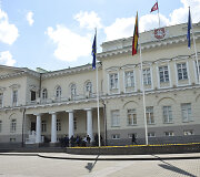 Prezidentė apdovanojo Nacionalinio diktanto konkurso nugalėtojus 
