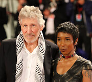 Rogeris Watersas, Kamilah Chavis