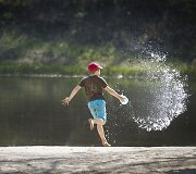 Sostinės paplūdimiai Neries pakrantėje tvarkomi ir laukia lankytojų.