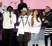 Ariana Grande ir &bdquo;The Black Eyed Peas&ldquo;