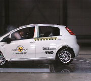 &bdquo;Fiat Punto&ldquo; pirmą kartą &bdquo;Euro NCAP&ldquo; istorijoje nepelnė nė vienos žvaigždutės