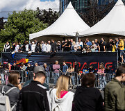 Minios žmonių susirinko į &bdquo;Red Bull Showrun&ldquo; Vilniuje