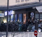 Įkaitų i&scaron;laisvinimo operacija Paryžiuje, ko&scaron;erinio maisto parduotuvėje, Venseno rajone 2015 m. sausio 09 d. 