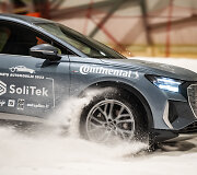 Metų automobilis: bandymai bekelės trasoje &bdquo;Snow arenoje&ldquo;