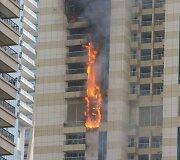 Dubajuje dega vienas dangoraižių