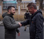 Aktorius Seanas Pennas Ukrainoje
