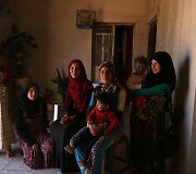 I&scaron; &bdquo;Islamo valstybės&ldquo; i&scaron;laisvinta moteris nusimetė du metus dėvėtą nikabą