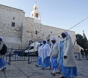 Į Kalėdoms besiruo&scaron;iantį Betliejų plūsta piligrimai