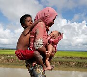 Persekiojami rohinjai i&scaron; savo &scaron;alies bėga į Banglade&scaron;ą