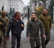 Aktorius Seanas Pennas Ukrainoje