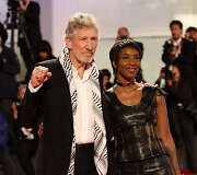 Rogeris Watersas, Kamilah Chavis