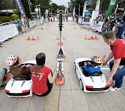 Vaikų elektromobilių lenktynės