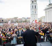 Vilniaus Katedros aik&scaron;tėje surengta protesto akcija &bdquo;&Scaron;alin rankas nuo laisvo žodžio&ldquo;