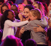 Angelina Jolie su dukromis Zahara ir Shiloh