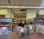 Vilniaus &bdquo;Maximoje&ldquo; nukrito lubų apdailos dalis