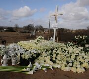Plungė ir visa Lietuva atsisveikina su žiauriai nužudyta Ieva Strazdauskaite