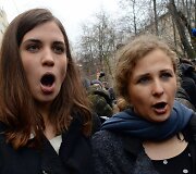 &bdquo;Pussy Riot&ldquo; narės Nadezhda Tolokonnikova ir Maria Alyokhina