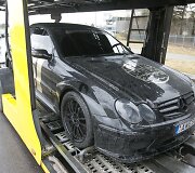 Prabangius automobilius gabenantis autovežis Vilniuje