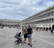Ernestas Česokas su &scaron;eima keliavo po Europą