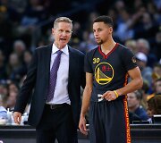 Steve'as Kerras ir Stephenas Curry
