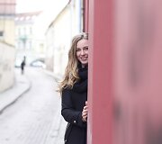 Trečios kartos Amerikos lietuvė, 22 metų Kendra Kir&scaron;onis, gimė ir augo Los Andžele, saulėtoje Kalifornijoje. 