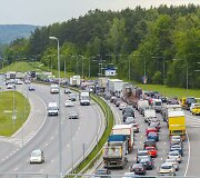 Dėl sunkiasvorio automobilio avarijos Vakariniame aplinkkelyje kilo eismo spūstys