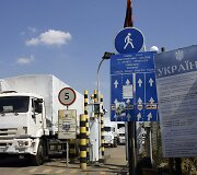 Rusijos &bdquo;humanitarinės pagalbos&ldquo; sunkvežimiai prie Ukrainos sienos