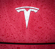 Lietuvos kelių policijos tarnybai perduotas automobilis TESLA