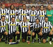 Dėl pirmosios vietos grupėje rytoj kovos Turino &bdquo;Juventus" (Italija) ir &bdquo;Seongnam Ilhwa" (Pietų Korėja) futbolininkai.