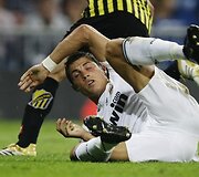 Antrosiose B grupės rungtynėse tarp Ispanijos vicečempiono Madrido &bdquo;Real" ir &bdquo;Al-Ittihad" (Saudo Arabija) klubų taip pat baigėsi lygiosiomis 1:1 (0:0).