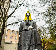&bdquo;The Roop&ldquo; atributika papuo&scaron;tos skulptūros